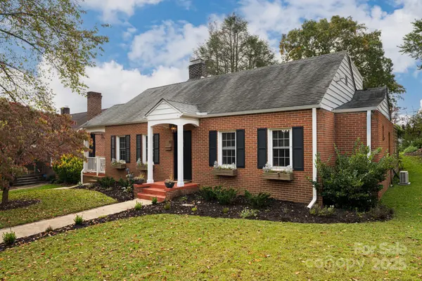 11 Colonial PL, Asheville, NC 28804