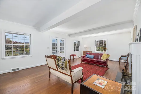 2 Westwood RD, Asheville, NC 28804