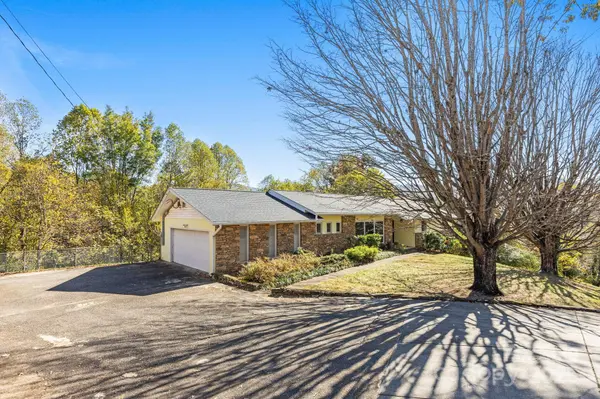 45 Crabapple LN, Asheville, NC 28804