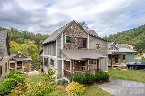 4 Grayling DR, Cullowhee, NC 28713