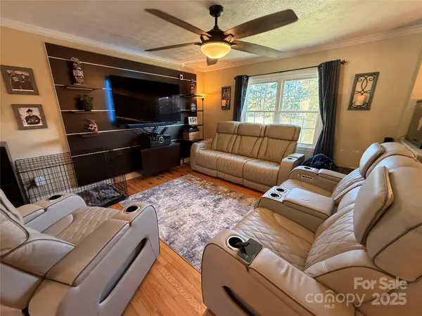 17 Maple DR, Granite Falls, NC 28630