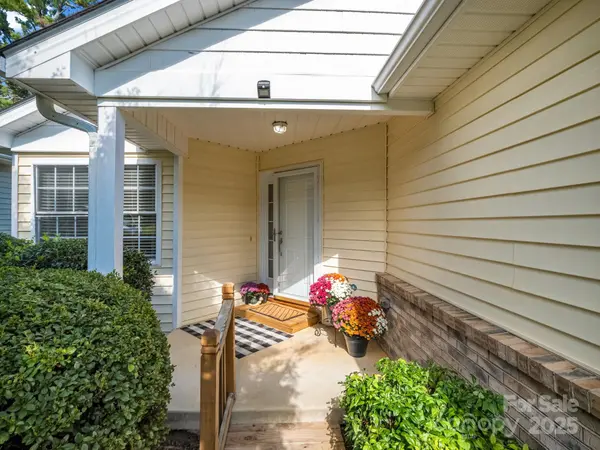 110 Creeks End CIR, Mills River, NC 28759