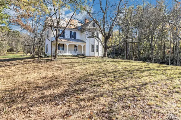 143 Sharon RD, Fairview, NC 28730