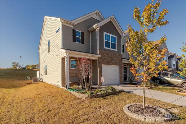 8007 Scarlet Maple LN, Tega Cay, SC 29708