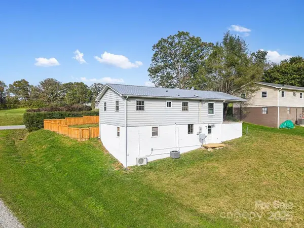 94 Church ST, Weaverville, NC 28787