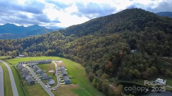111 Creekwalk LN, Waynesville, NC 28785