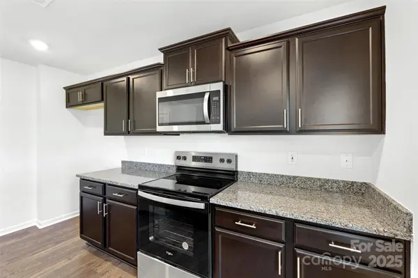 111 Creekwalk LN, Waynesville, NC 28785