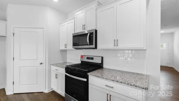 615 Country Oak DR, Asheville, NC 28804