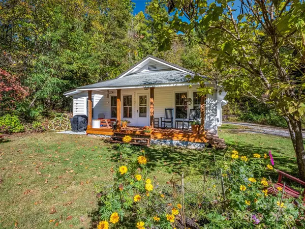 7 Covey LN, Fairview, NC 28730