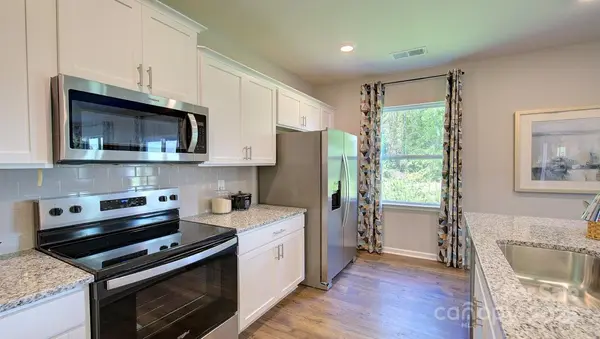 584 Country Oak DR, Asheville, NC 28804