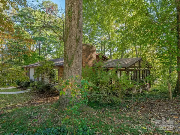 31 Shorewood DR, Asheville, NC 28804