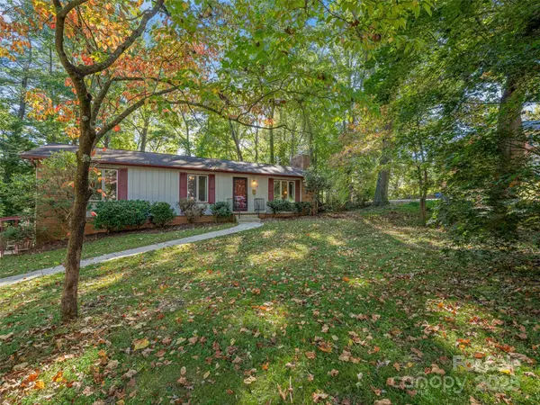 31 Shorewood DR, Asheville, NC 28804