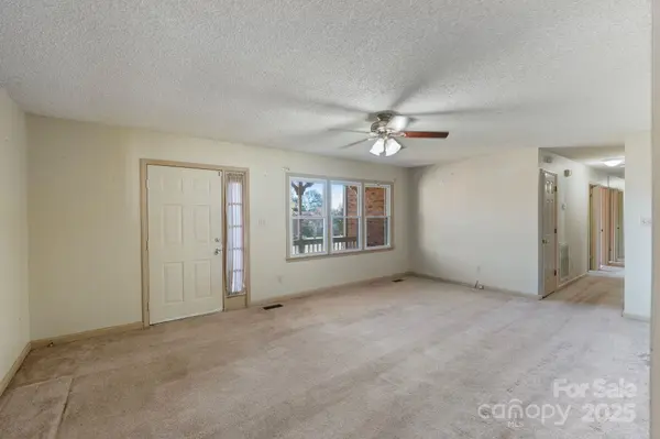 5149 Olde School DR, Hickory, NC 28602