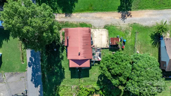 1806 18th ST NE, Hickory, NC 28601