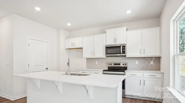 815 Adelston LN, Asheville, NC 28804