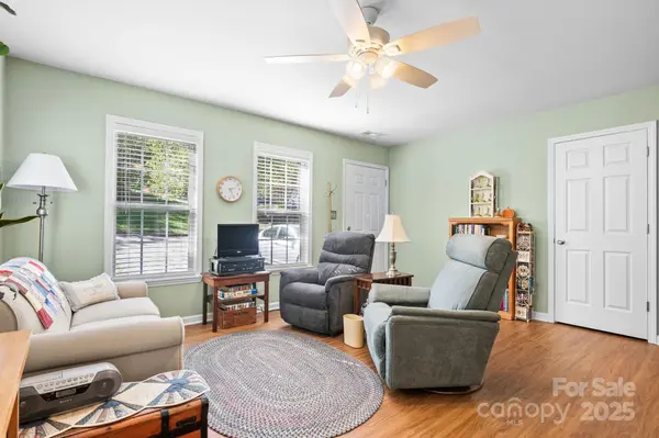 1523 20th AVE NE, Hickory, NC 28601