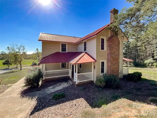 2006 Okeewemee RD, Troy, NC 27371