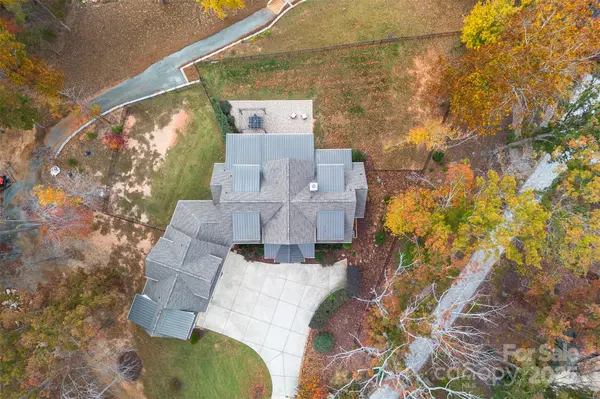 1037 Nutall Oak LN, Belmont, NC 28012