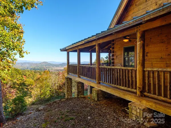212 Jayhawk LN, Brevard, NC 28712