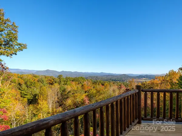 212 Jayhawk LN, Brevard, NC 28712