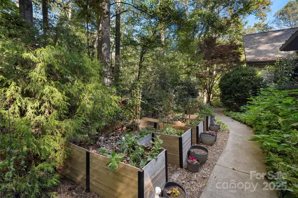 18 Brook Forest DR, Arden, NC 28704