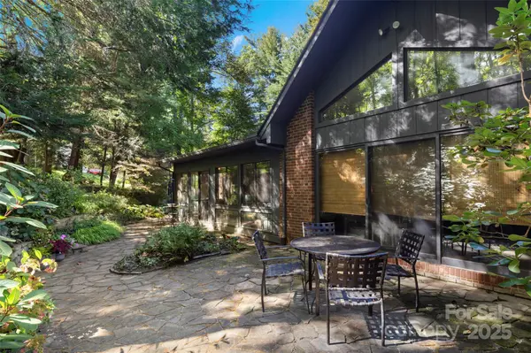 18 Brook Forest DR, Arden, NC 28704
