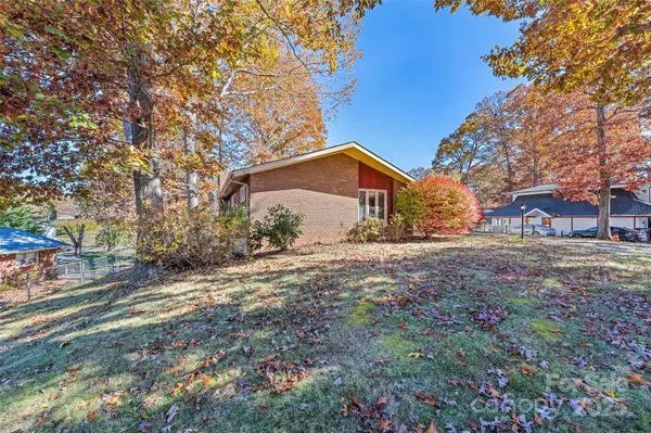 180 Oak Park DR, Clyde, NC 28721