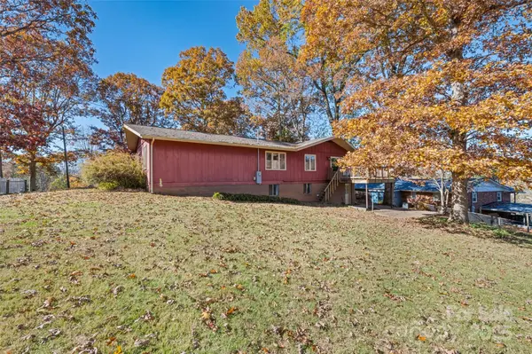 180 Oak Park DR, Clyde, NC 28721