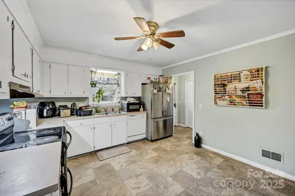 403 Ravenscroft RD, West Columbia, SC 29172