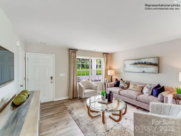1821 River Crossing LN, Edgemoor, SC 29712