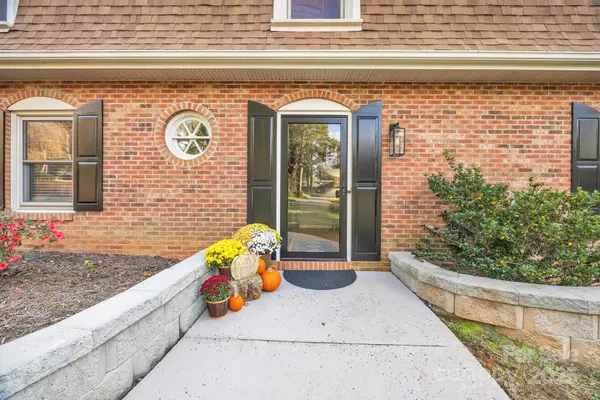 651 25th AVE NW, Hickory, NC 28601