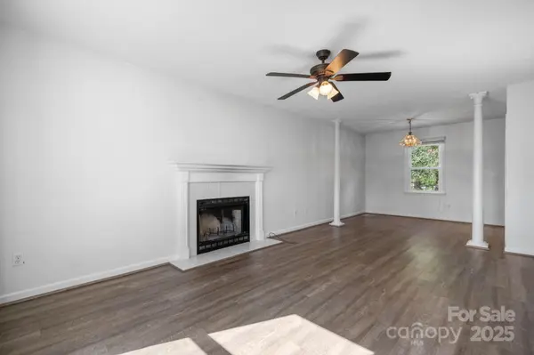 712 Painted Feather LN NW, Conover, NC 28613