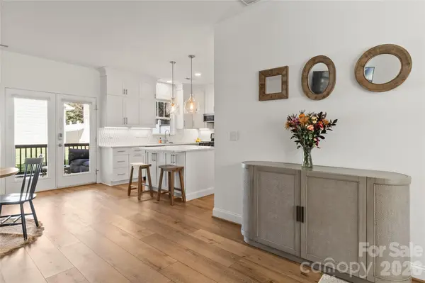 520 Catawba AVE, Davidson, NC 28036