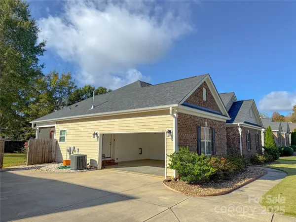 128 Coral Rutledge DR, Mount Holly, NC 28120