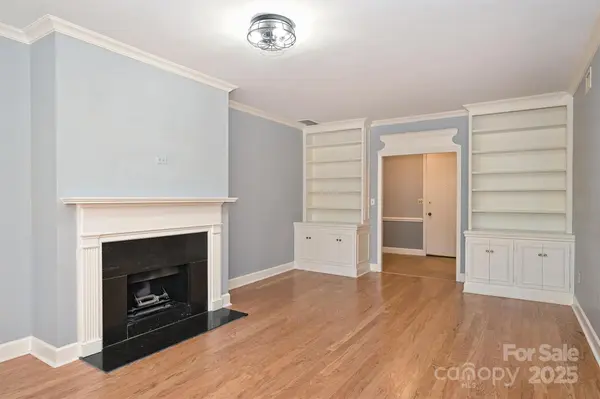 924 Cherokee RD, Charlotte, NC 28207