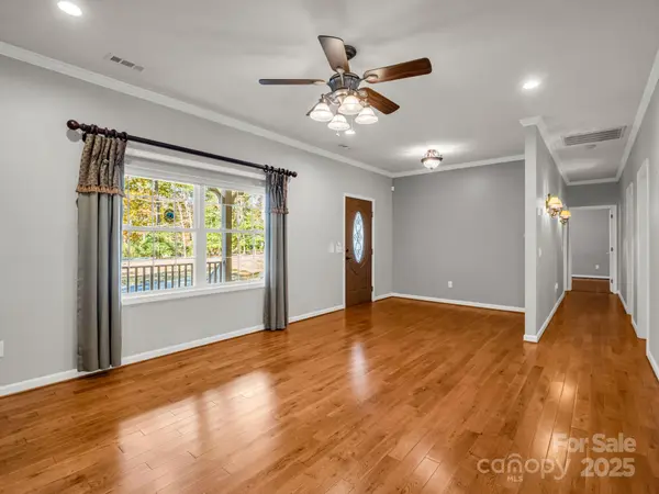 1615 Oak Park CT, Iron Station, NC 28080