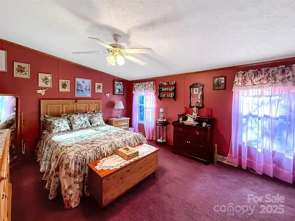 125 Cripple Creek LN, Statesville, NC 28677