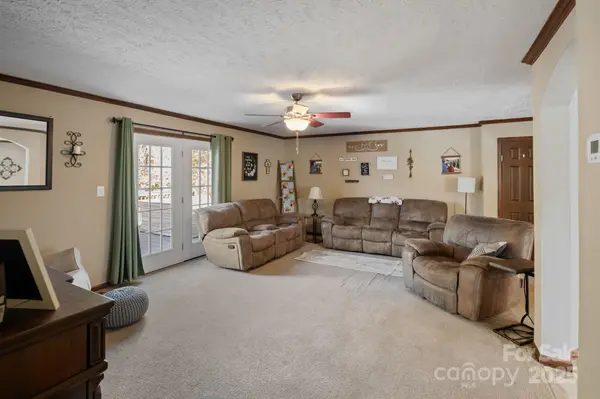 1732 Beach LN, Heath Springs, SC 29058