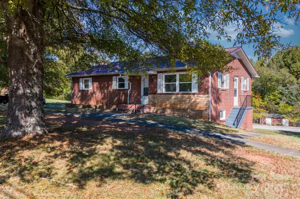 831 21st Street DR SE, Hickory, NC 28602