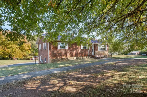 831 21st Street DR SE, Hickory, NC 28602
