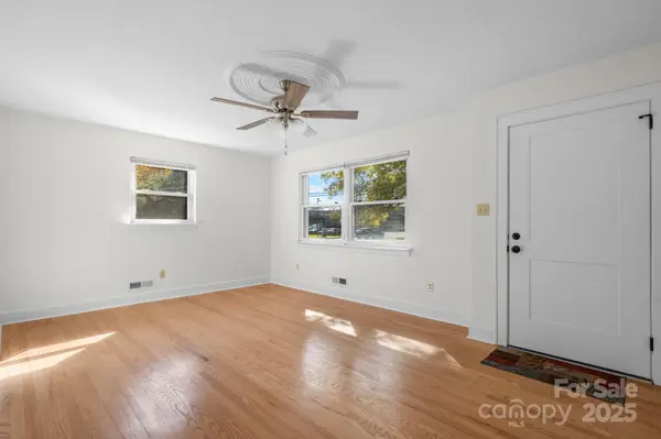 831 21st Street DR SE, Hickory, NC 28602