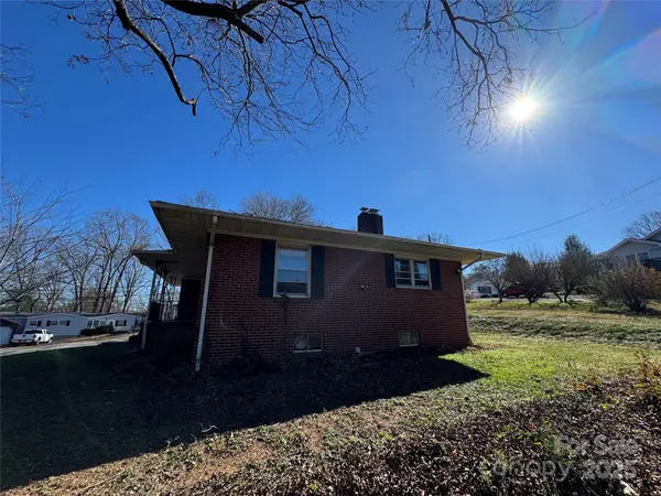 73 Morgan ST, Candler, NC 28715