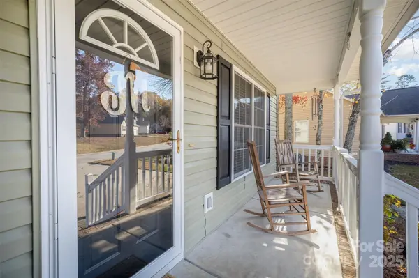 522 Kittiewake LN, Clover, SC 29710