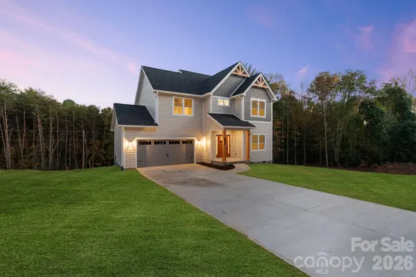 5729 Selkirk DR, Hickory, NC 28601
