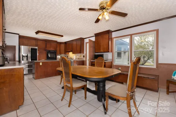 10 Maple CT, Newton, NC 28658
