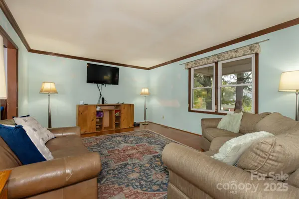 10 Maple CT, Newton, NC 28658