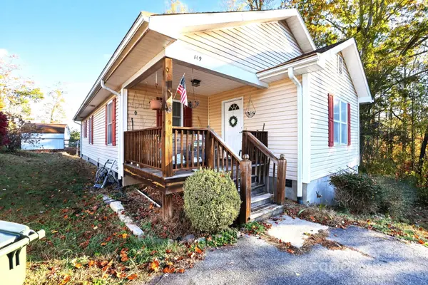 149 Victoria Springs DR, Flat Rock, NC 28731