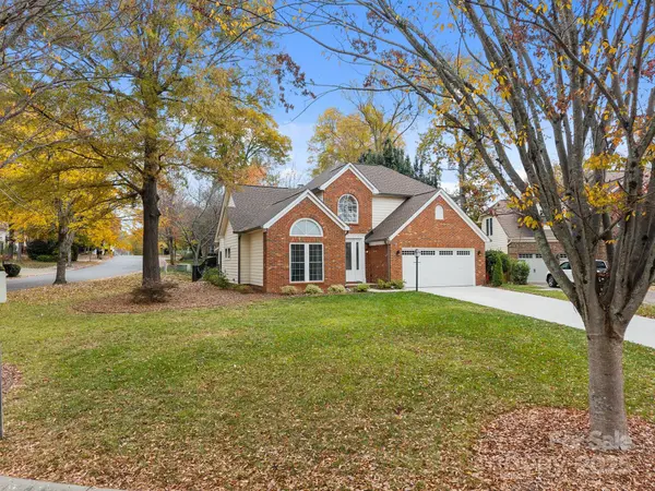 102 Lake Davidson CIR, Davidson, NC 28036