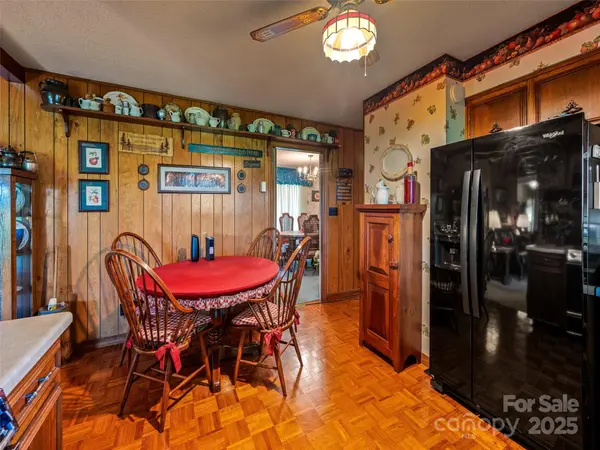 134 Lone Oak DR, Clyde, NC 28721