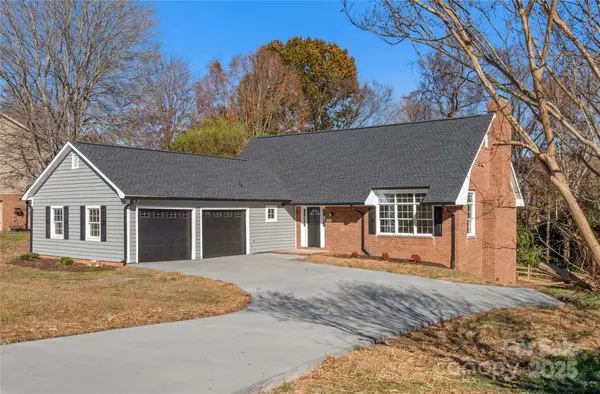 5309 Moss Creek LN, Clemmons, NC 27012